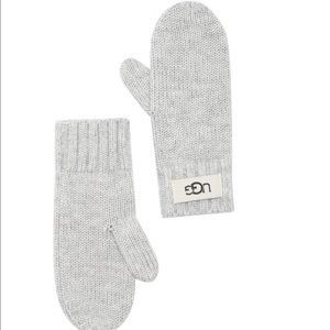Unisex UGG Logo Light Gray Knit Mittens. - 4/6YRS.